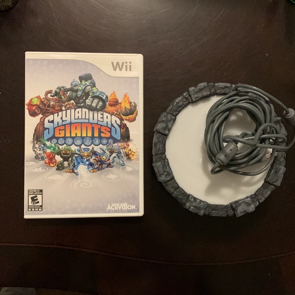 Skylanders Giants Bundle Wii - Picture 2 of 3